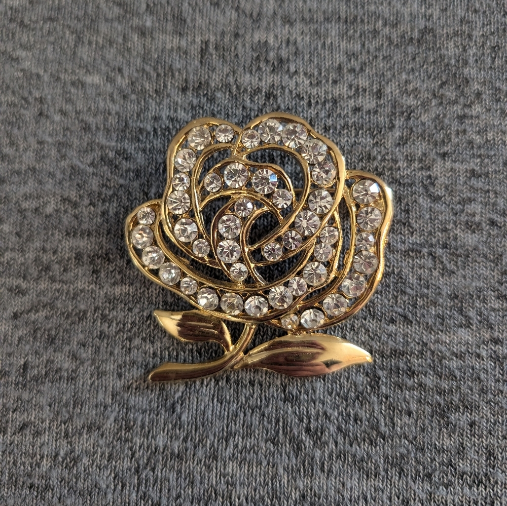 Gold Toned Flower/Rose Brooch with Rhinestones, EUC - Picture 1 of 3